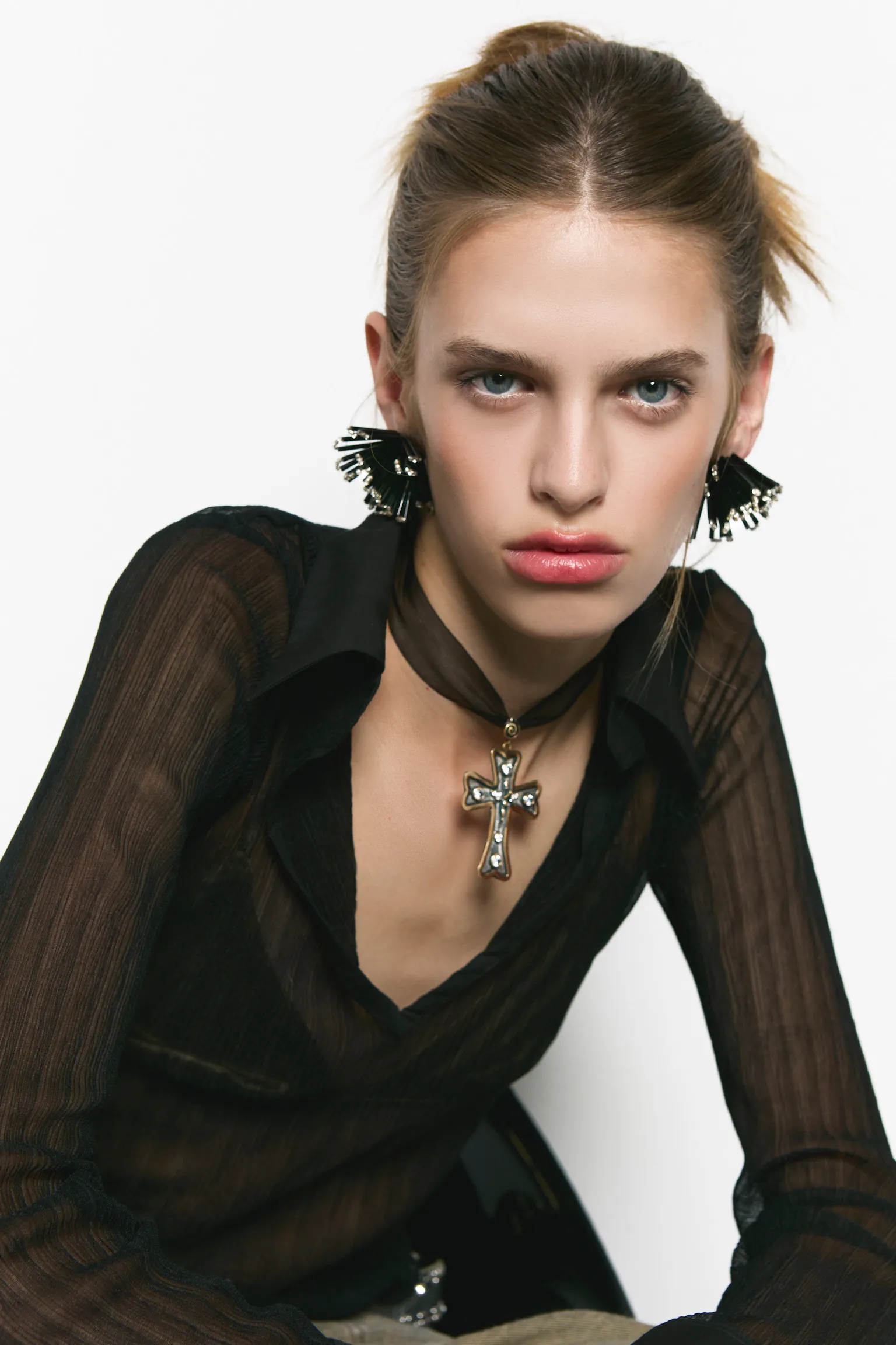 1Concept FW25 — modelo con look de otoño invierno